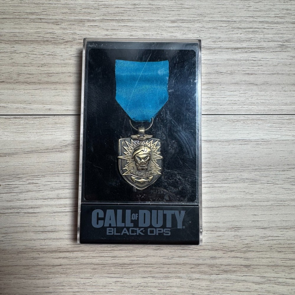 Call of Duty: Black Ops Hardened Edition Collector Medal w/ Display‎ Case 2010